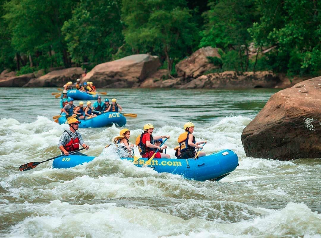 A family rafts on the Lower New River 
