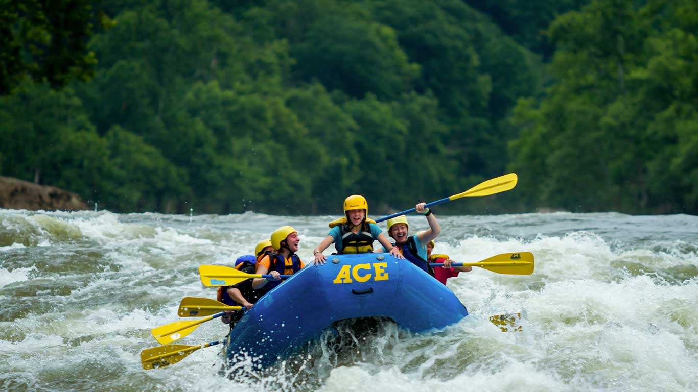 Group rafting the New River with ACE Adventure Resort