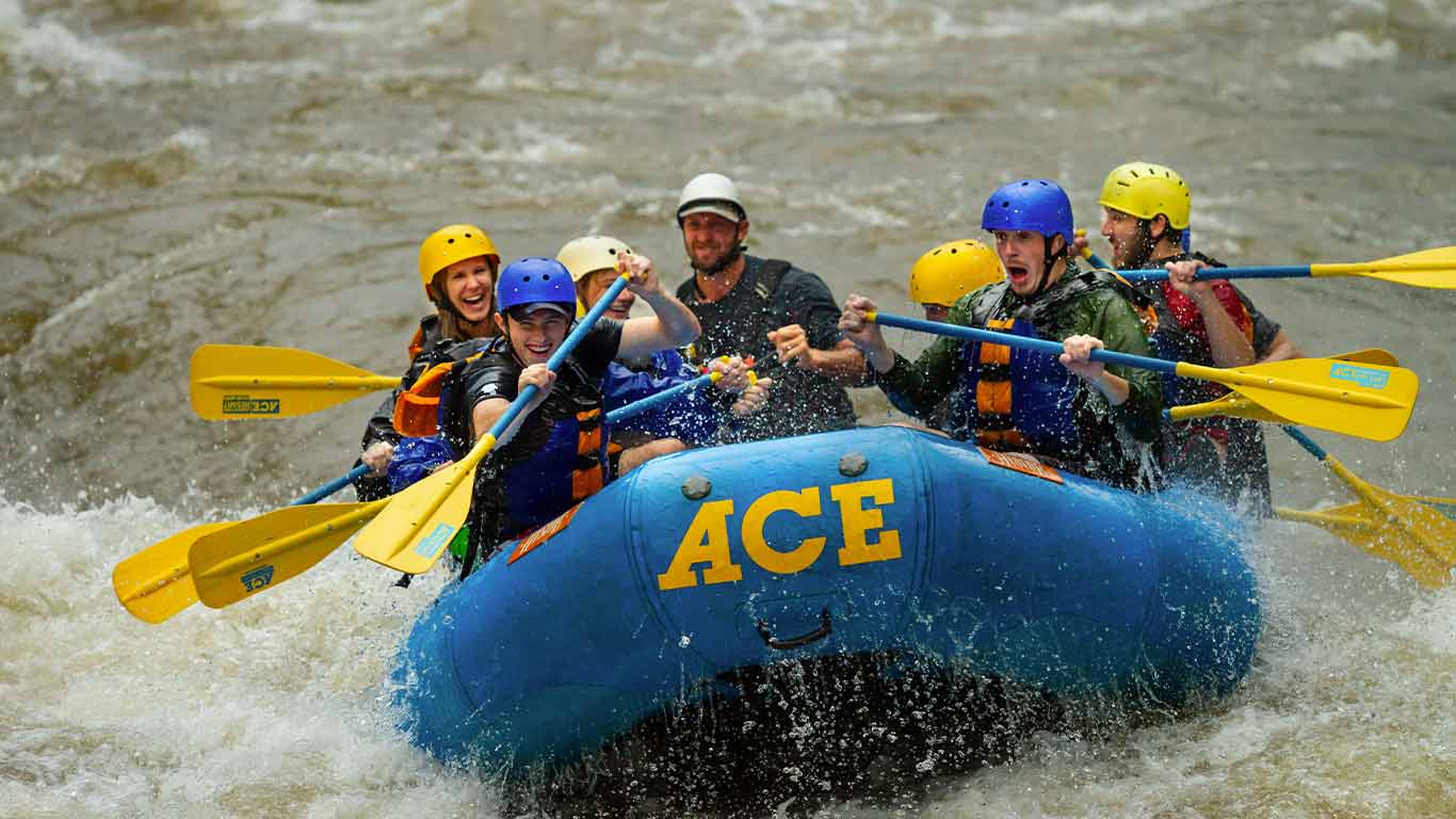 Group enjoying a Lower New trip with ACE Adventure Resort